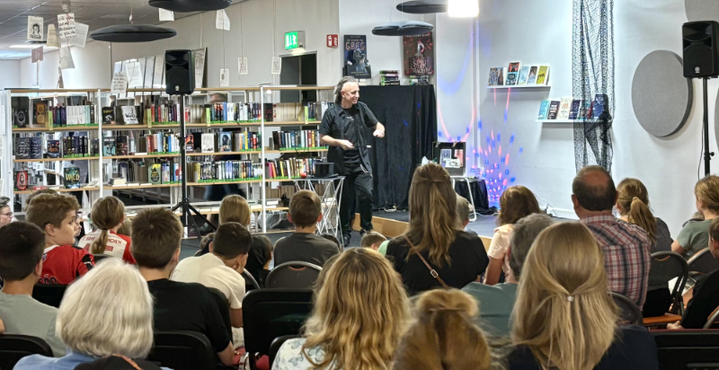 Zaubern in der Stadtbibliothek Naumburg.